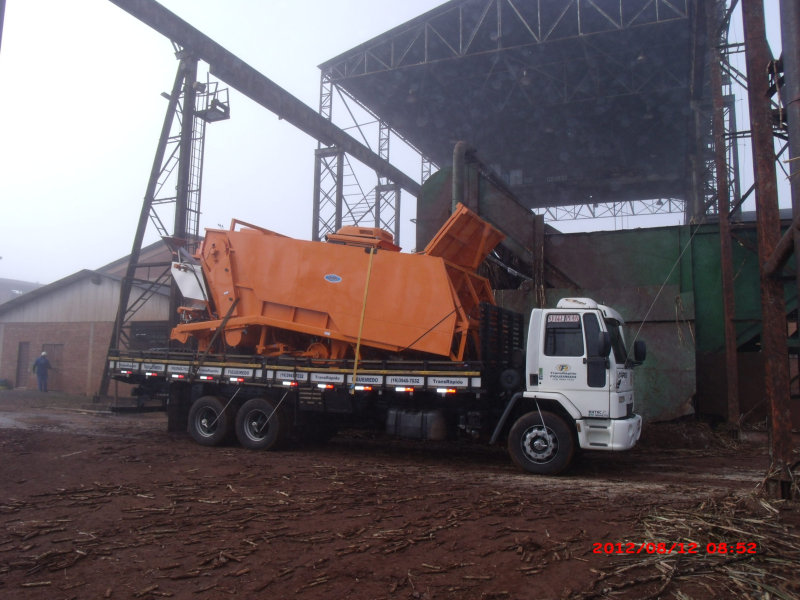 Porto Xavier recebe a primeira máquina plantadora de cana